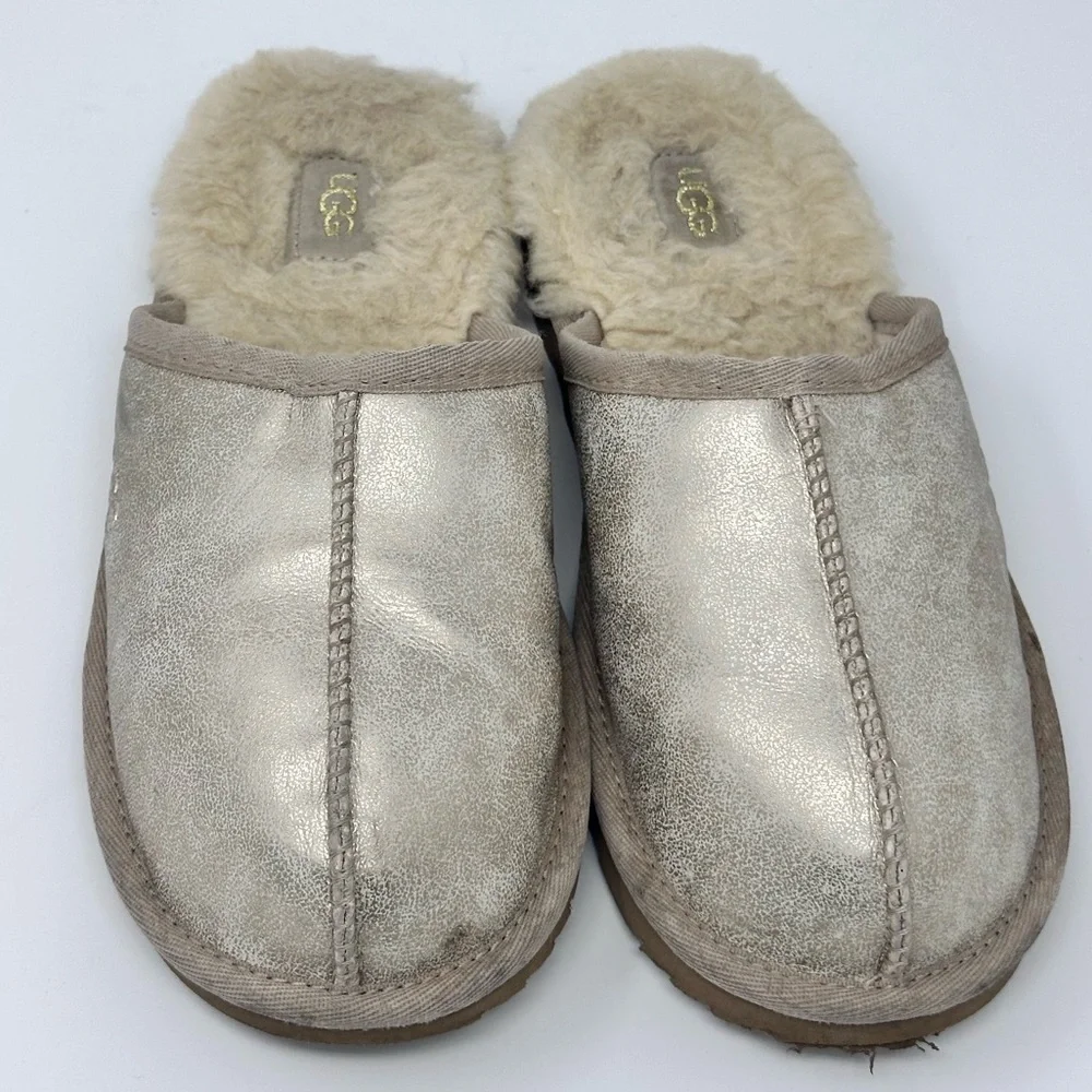 UGG metallic Slippers with Cream Fur Lining size 2y